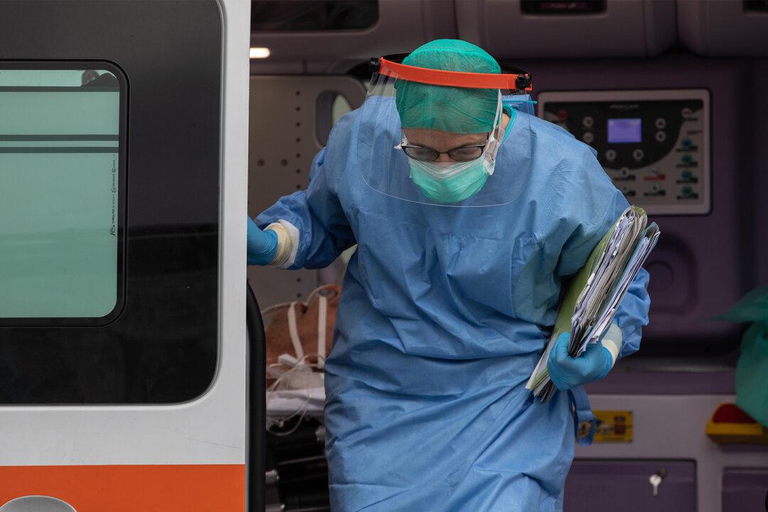 NYC Doctor Leaves Note for Her Kids: ‘If They Lose Me... Mommy Tried Really Hard to Do Her Job’