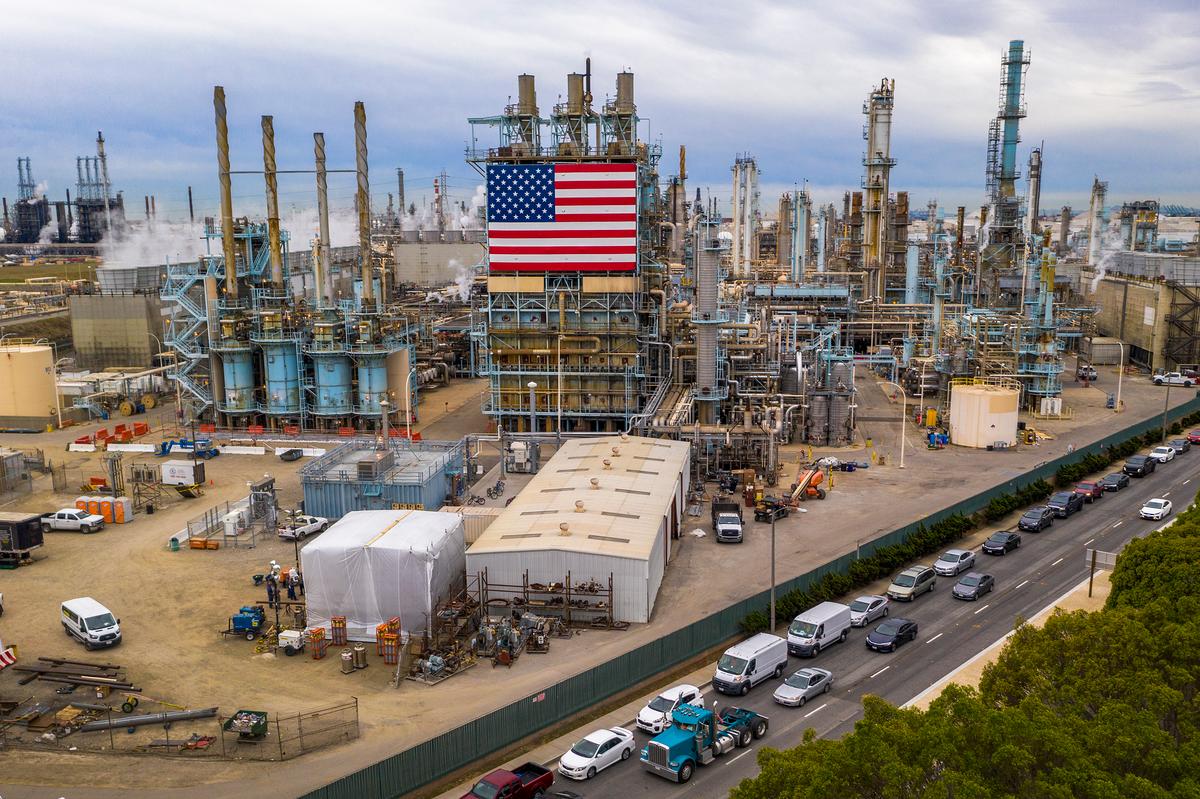 Oil Soars on Trump’s Expectation of Saudi–Russia Production Cut Deal