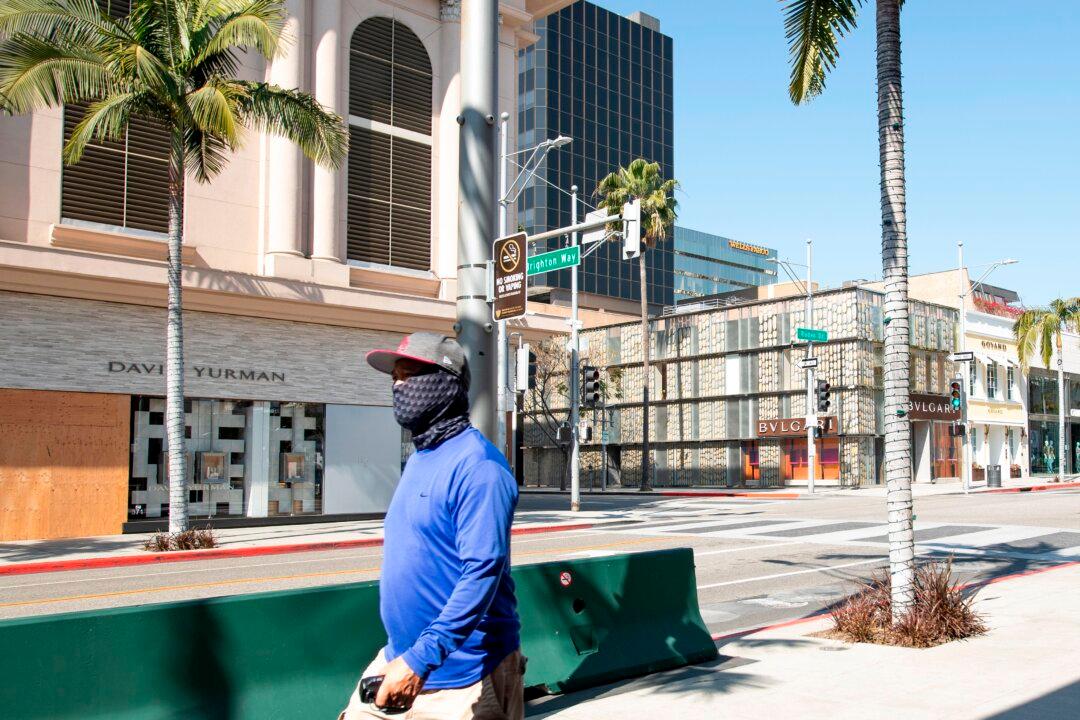 Mayor of America’s Second Largest City Tells People to Wear Masks