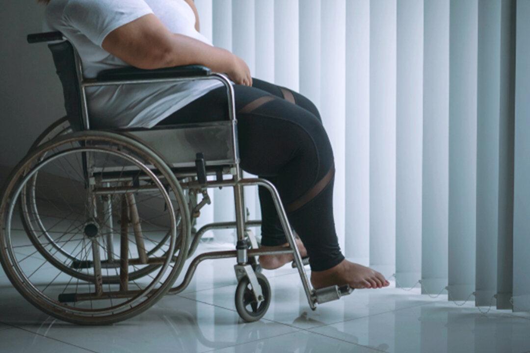 Woman Spent 17 Years on a Wheelchair After a Car Crash, Lost 300 lbs and Is a Trainer