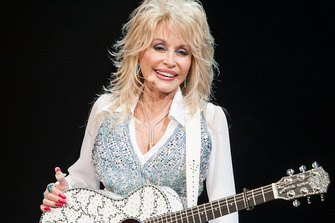 Legendary Country Singer Dolly Parton Donates $1 Million Toward Researching Cure for Covid-19