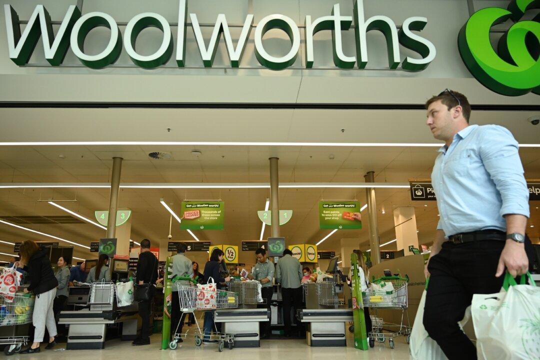 Woolworths Reduces Cash Withdrawals as Cashless Society Beckons