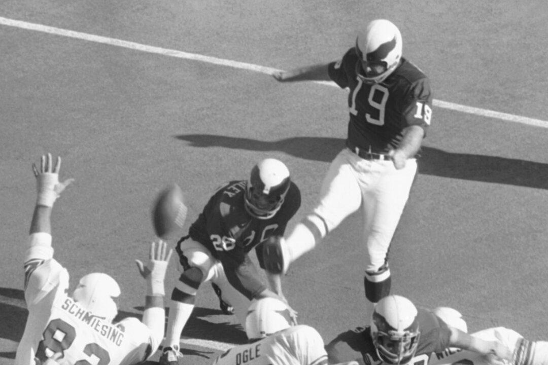 Tom Dempsey, Legendary NFL Kicker, Dies of COVID-19 at Age 73