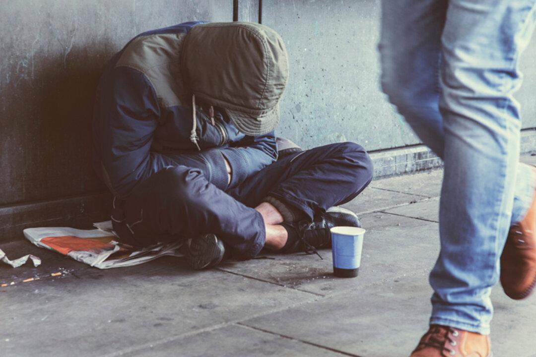 Grammy-winning Artist Lecrae and Non-Profit Install Sinks for Homeless Amid Pandemic