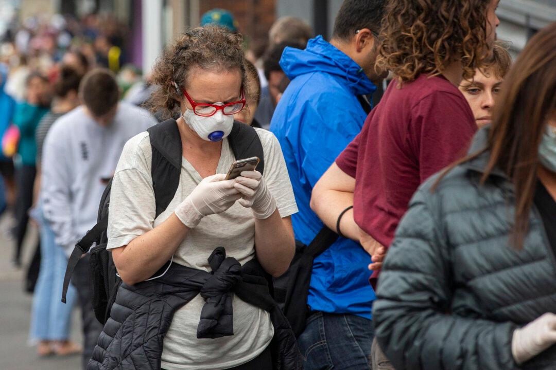 Australians in Their 30s Without Risk Factors Battling CCP Virus in ICU