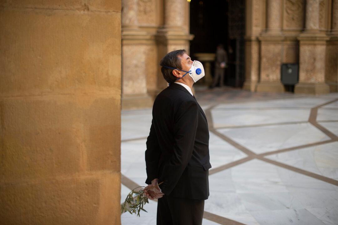 Spain, Amid Slowdown of New Virus Cases and Deaths, Prepares for ‘De-Escalation’