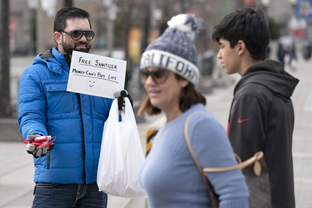 Canadians Spread Kindness During Pandemic Crisis