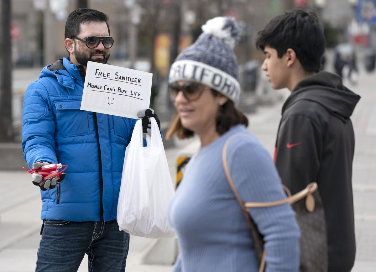 Canadians Spread Kindness During Pandemic Crisis