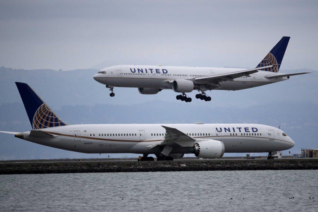 United Airlines to Cut Over 16,000 Jobs in October: Memo