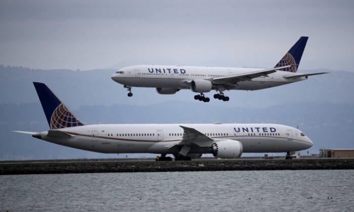 United Airlines to Cut Over 16,000 Jobs in October: Memo