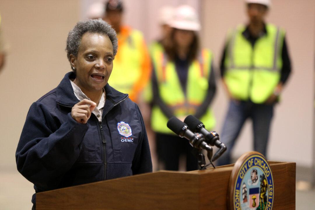 Chicago Mayor Pleads With Walmart, Other Retailers to Not Abandon City After Unrest