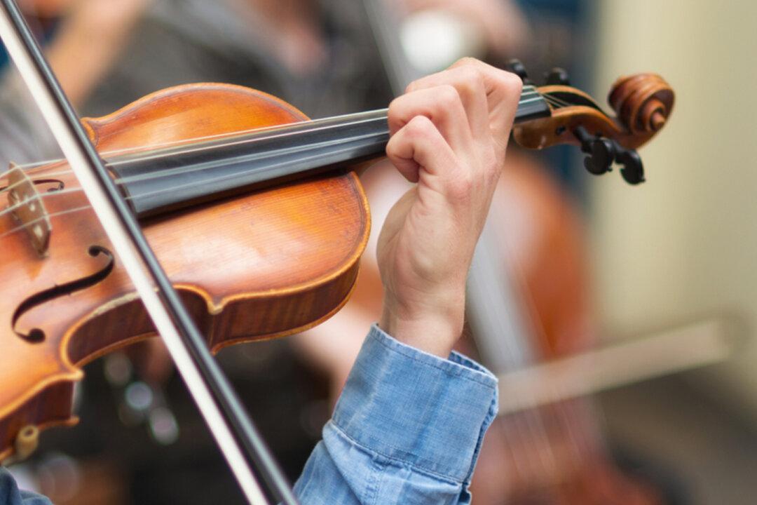 Video Shows Full Orchestra Flash Mob Started by Little Girl Placing a Coin in a Hat