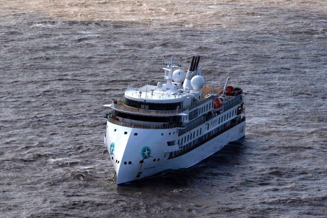 Passengers to Be Evacuated From Antarctic Cruise Ship After Almost 60% Test Positive for CCP Virus