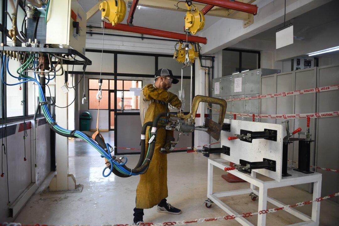 Japan Earmarks Billions For Firms to Leave China As Outbreak Exposes Supply Chain Risks