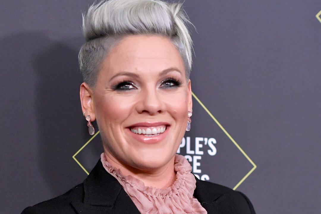 Singer Pink Recovers From CCP Virus, Donates $1 Million Toward Relief Efforts
