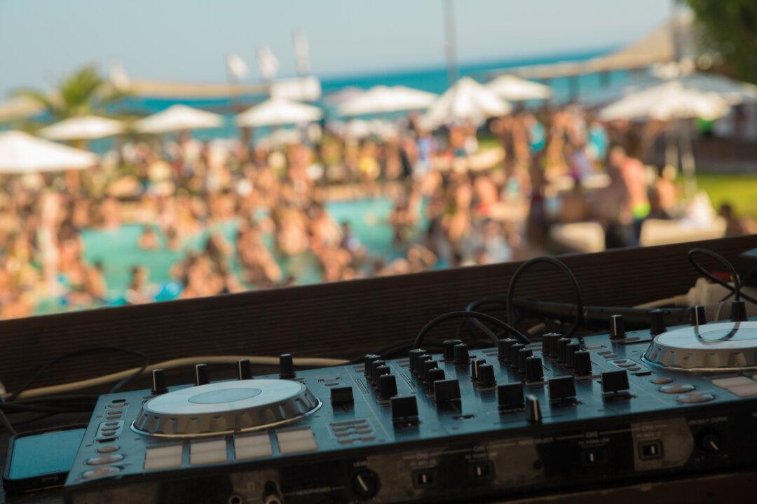 Police, University Authorities Enforce Ban on Large Gatherings After 100-Student Party Busted