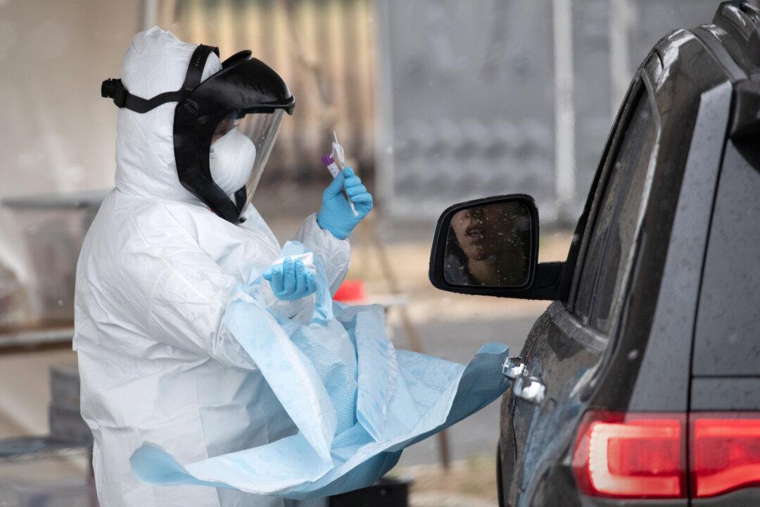 Trump Highlights Bipartisanship, Partnership With States to Ramp Up Testing