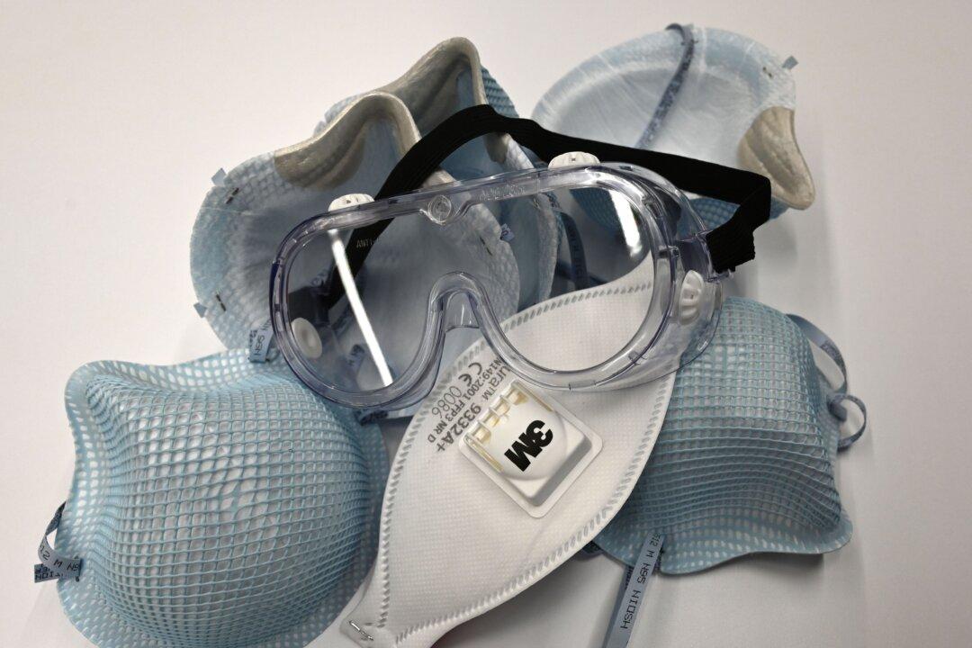 Man Arrested After Trying to Sell N95 Masks for $300 During CCP Virus Pandemic