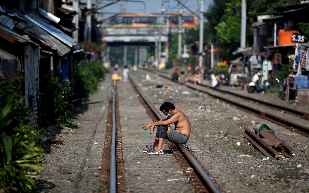 Indonesia Orders CCP Virus Transport Curbs as Death Toll Rises