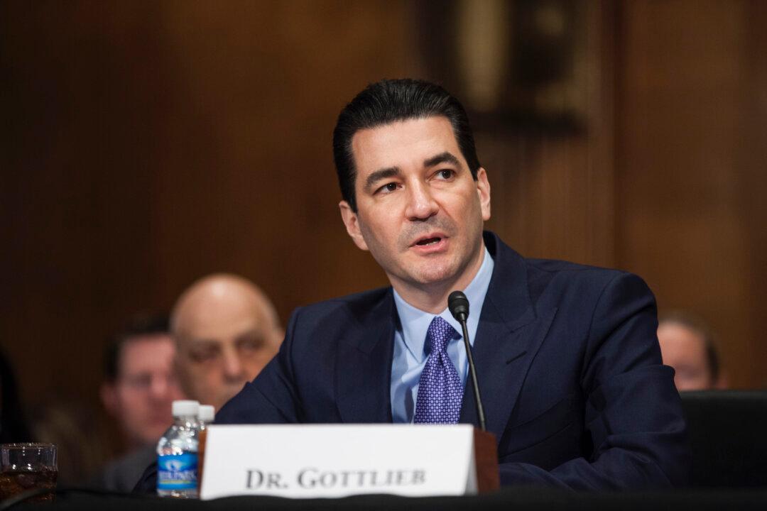 Pfizer Board Member: Cloth Masks Don’t Provide Much Protection Against CCP Virus