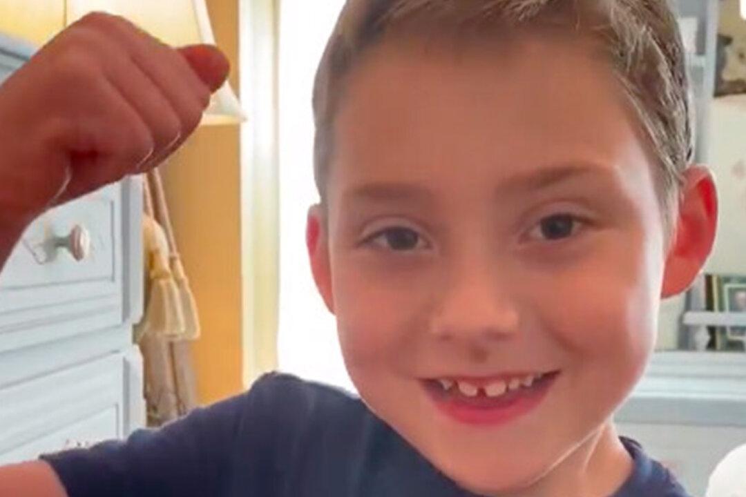 Six-Year-Old ‘Warrior’ With Cystic Fibrosis Beats CCP Virus, Offers Hope to Others