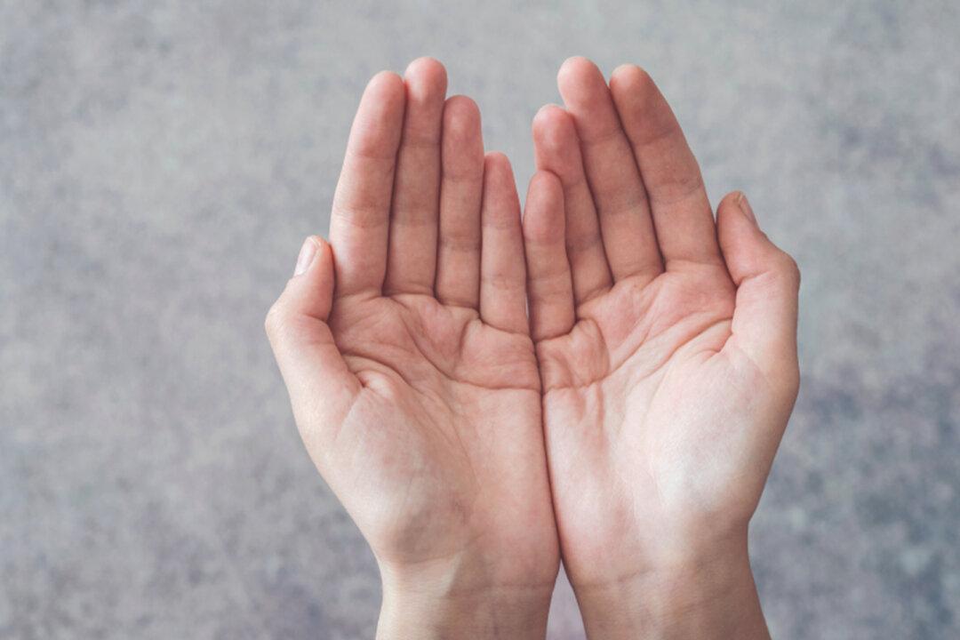 4 Ways Your Palms Can Read Your Personality–What Does Your ‘Heart Line’ Say About You?