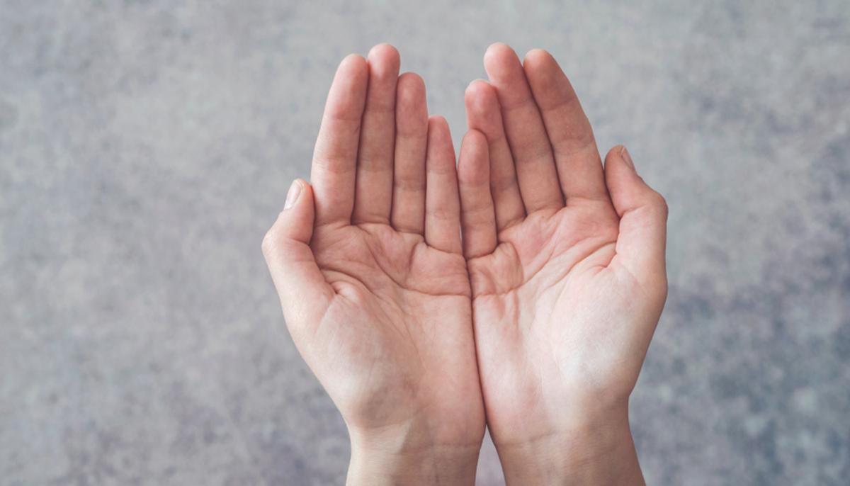 4 Ways Your Palms Can Read Your Personality–What Does Your ‘Heart Line’ Say About You?
