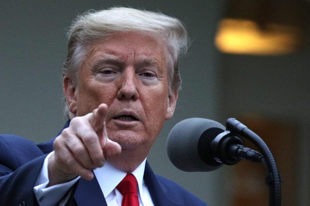 Trump Authorizing Governors to Reopen States, Warns They‘ll be ’Held Accountable’