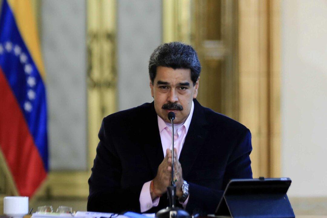 Venezuela’s Maduro Looted 9 Tons of Gold Bars, Shipped Them to Iran, Pompeo Says
