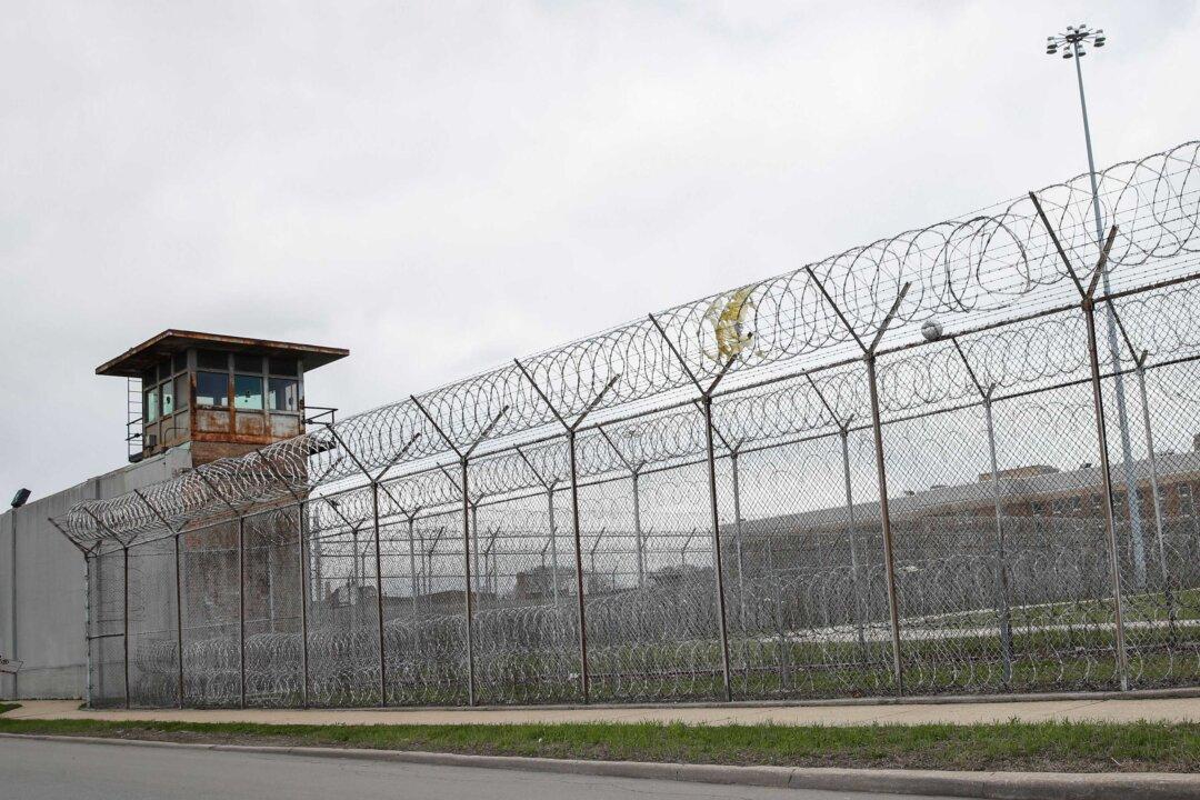 Prison Program in Illinois Offers Free College Education for Inmates