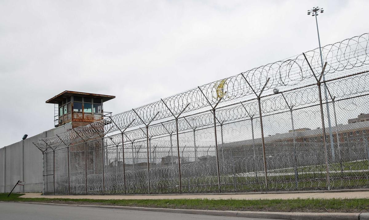 Prison Program in Illinois Offers Free College Education for Inmates