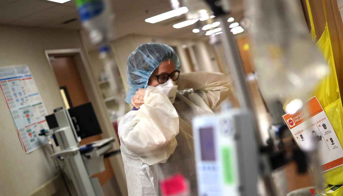 Touching Photo Captures ICU Nurse’s Mom Hugging Her Through a Sheet Amid CCP Virus