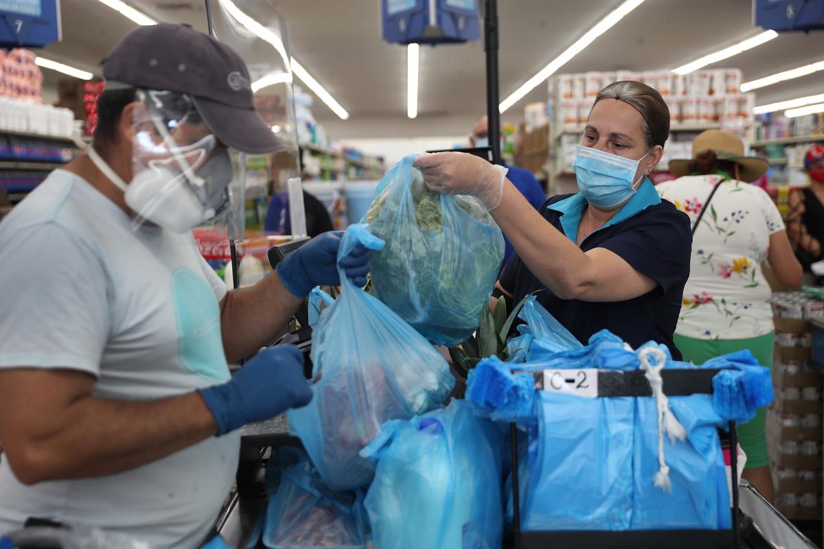 Walmart Requires Workers to Wear Face Masks at Work
