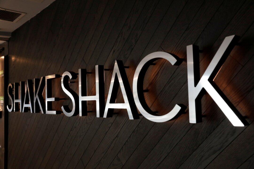 Burger Chain Shake Shack to Return $10 Million Government Loan