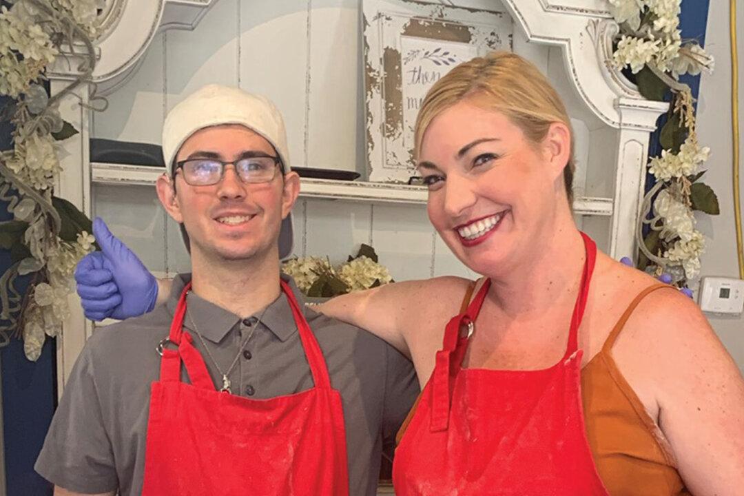 Bullied Pizzeria That Employs Special-Needs Staff Gets a Warm Welcome in New Location