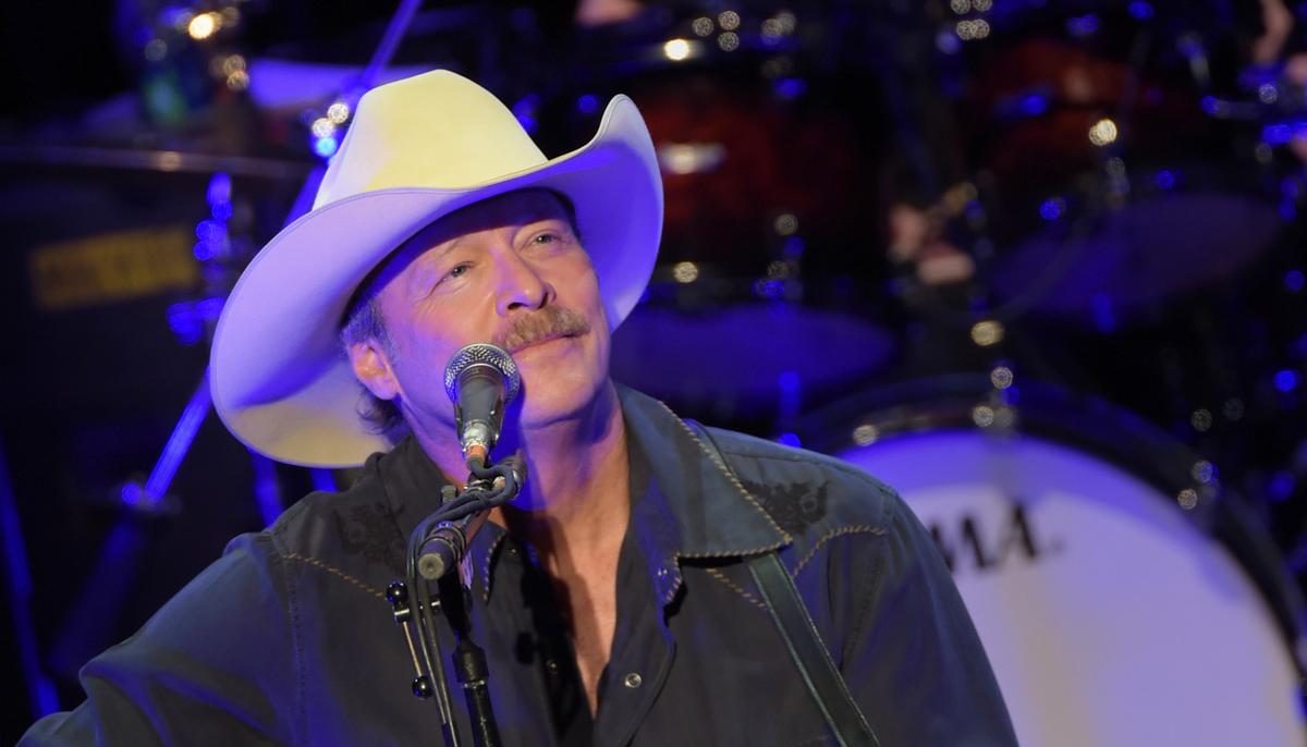 Alan Jackson’s ‘Turn Your Eyes Upon Jesus’ Brings Comfort Amidst CCP Virus Panic