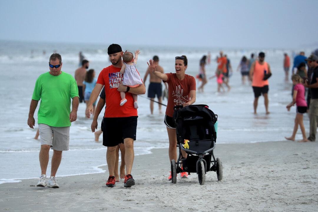 Jacksonville Had Less Than 20 Virus Cases per Day Before Reopening Beaches: Birx