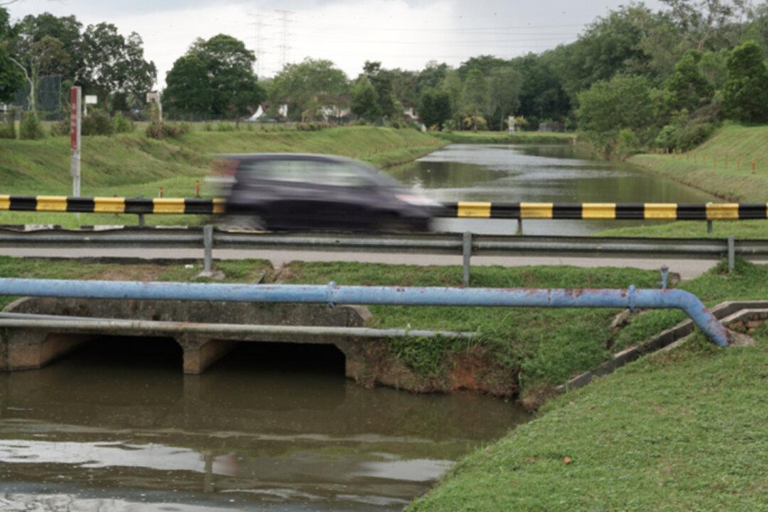 Man Drives Off Bridge Into Canal 10 Minutes After Passing Drivers Test in China