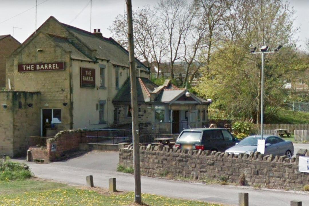 Pub Owner Is Heartbroken When Parent Asks If Disabled Son Is Allowed to Enter, and Her Response Goes Viral