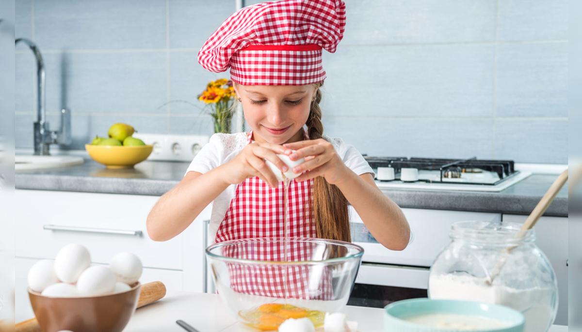 8-Year-Old Girl With Autism Bakes Hundreds of Scones for Seniors During Virus Lockdown