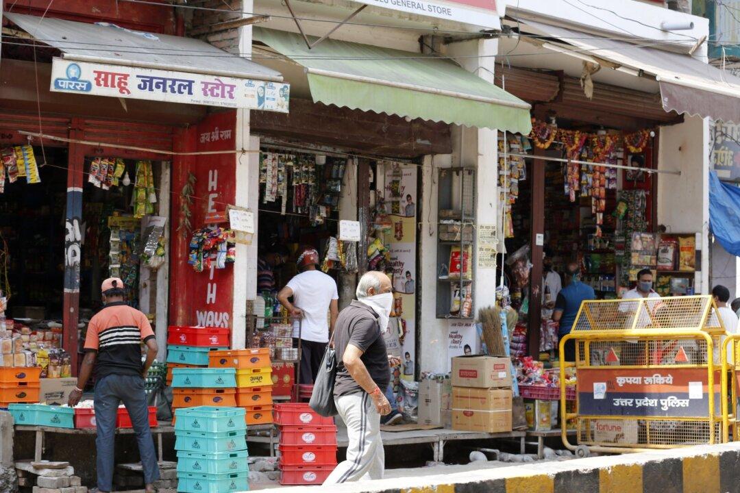 India Reopens Stores, Speeding Easing of Virus Lockdowns
