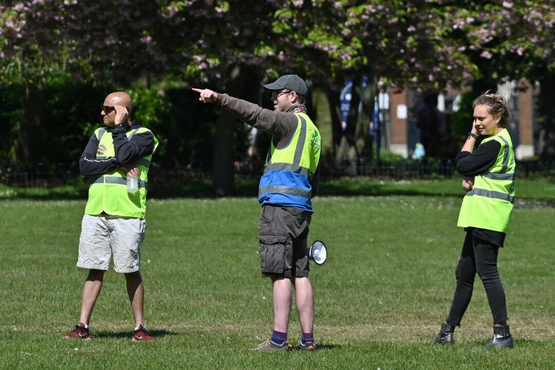 CCP Virus Hospital Deaths Pass 20,000 in UK