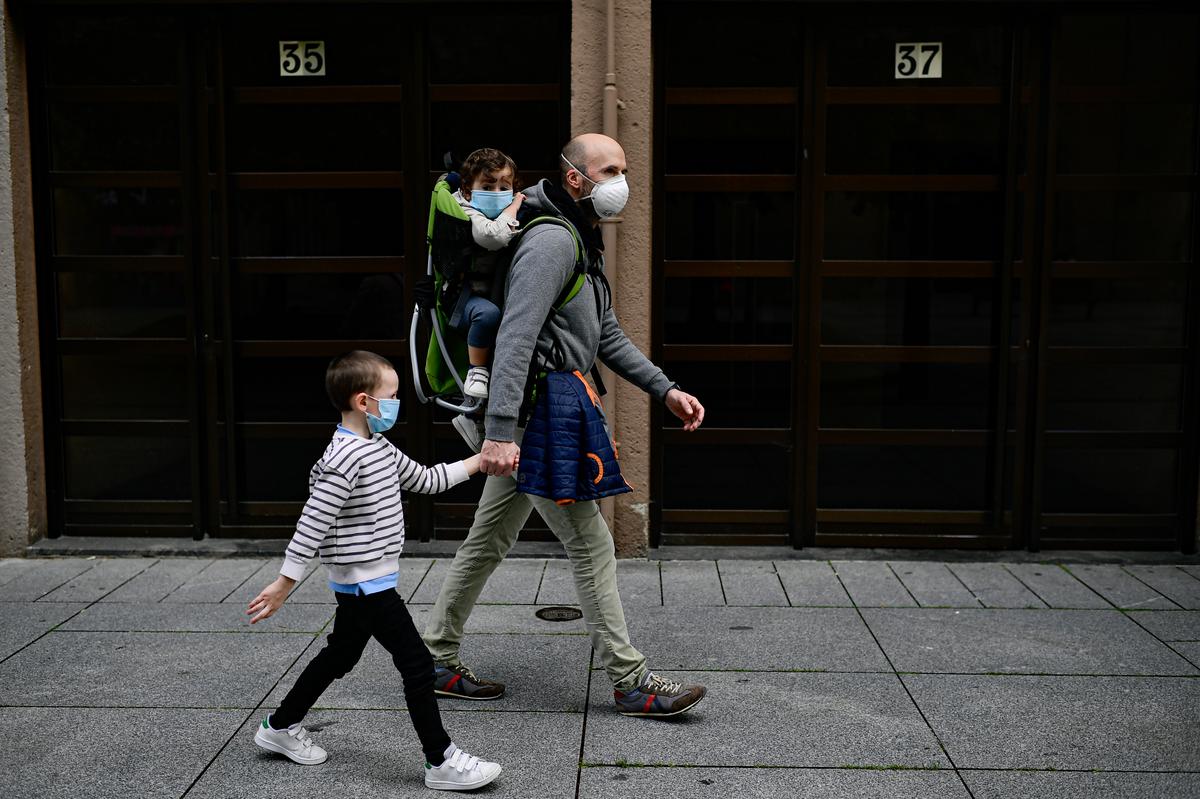 CDC Director Says Children Under 12 Should Still Wear Masks