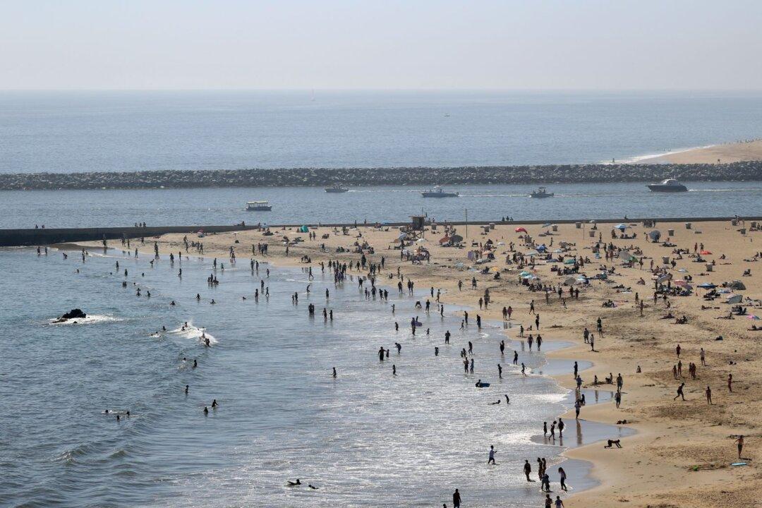 Thousands Visit Beaches in Southern California During Pandemic