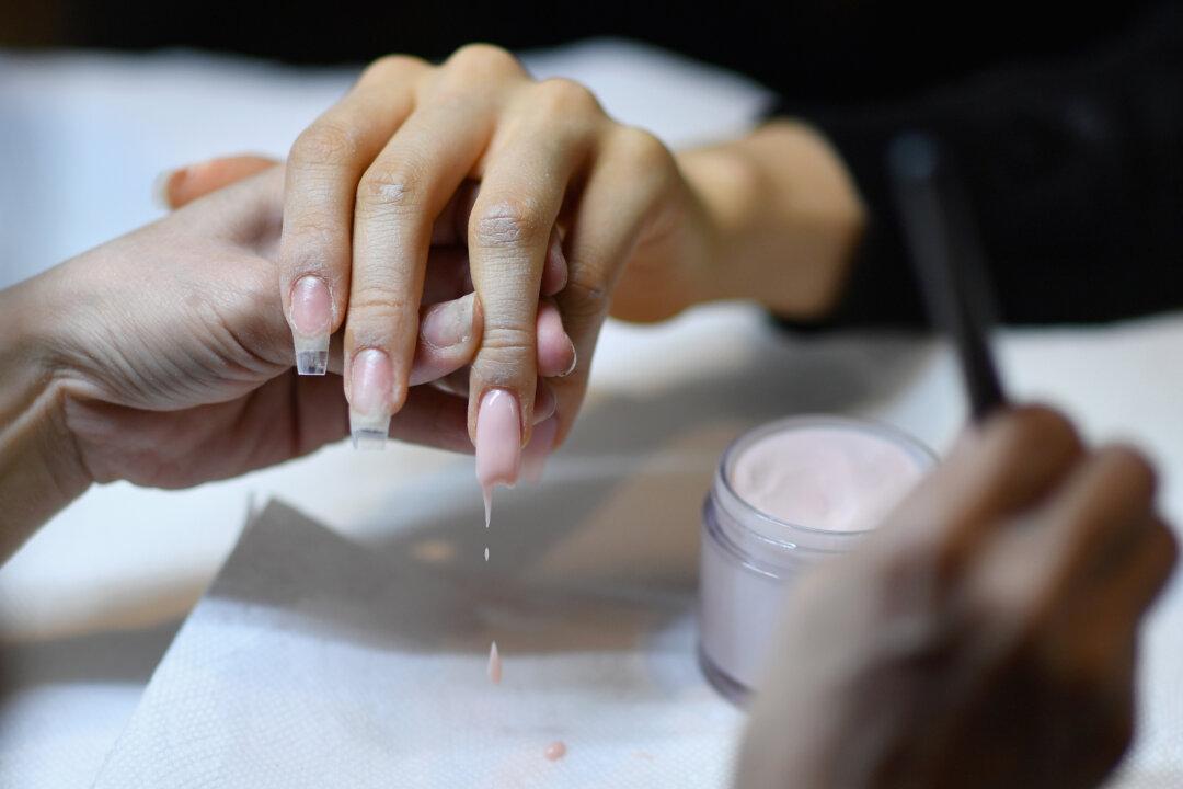 Texas Mayor Apologizes for Visiting Nail Salon During Stay-At-Home Order