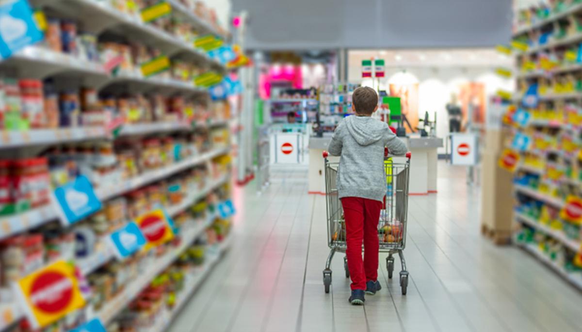 ‘I'll Cut You Up’: Teen Threatens Supermarket Staff, Forced to Apologize When Dad Sees Him in Online Video