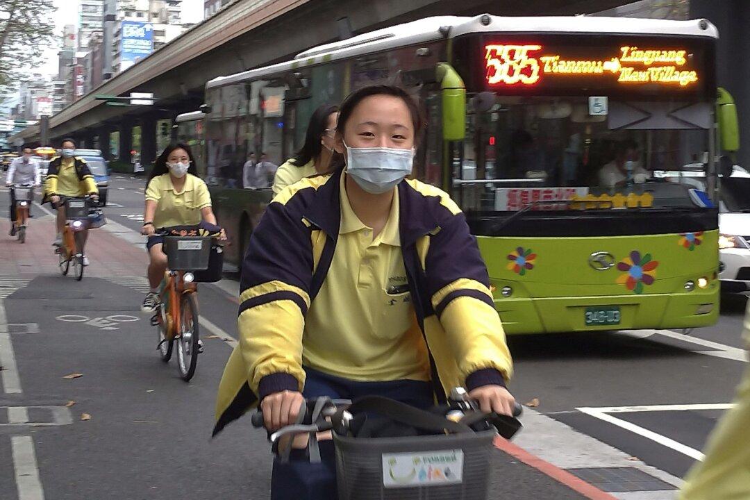 Balancing Tracking Technologies and Privacy Concerns in COVID-19 Fight