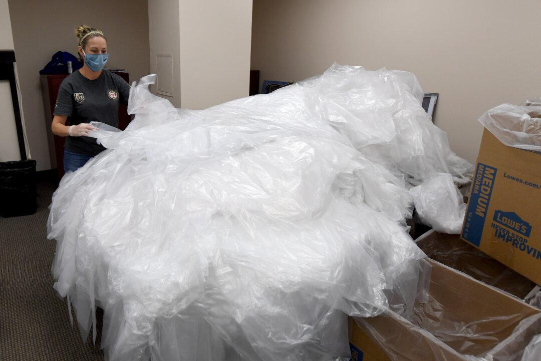 Canadian Doctors See Little Improvement in PPE Supply