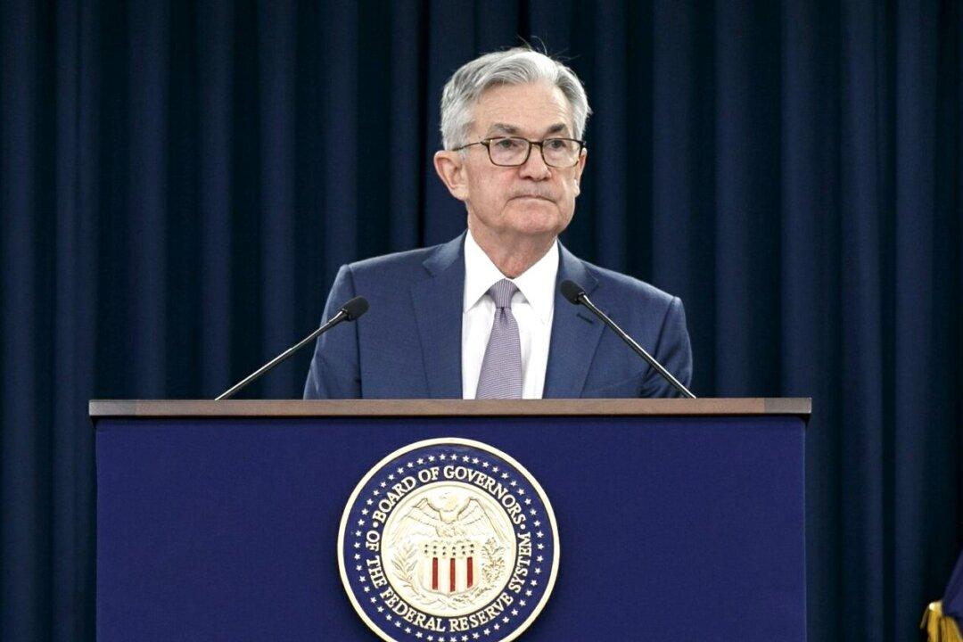 Fed Leaves Rates Near Zero, Sees Virus Risks Lingering