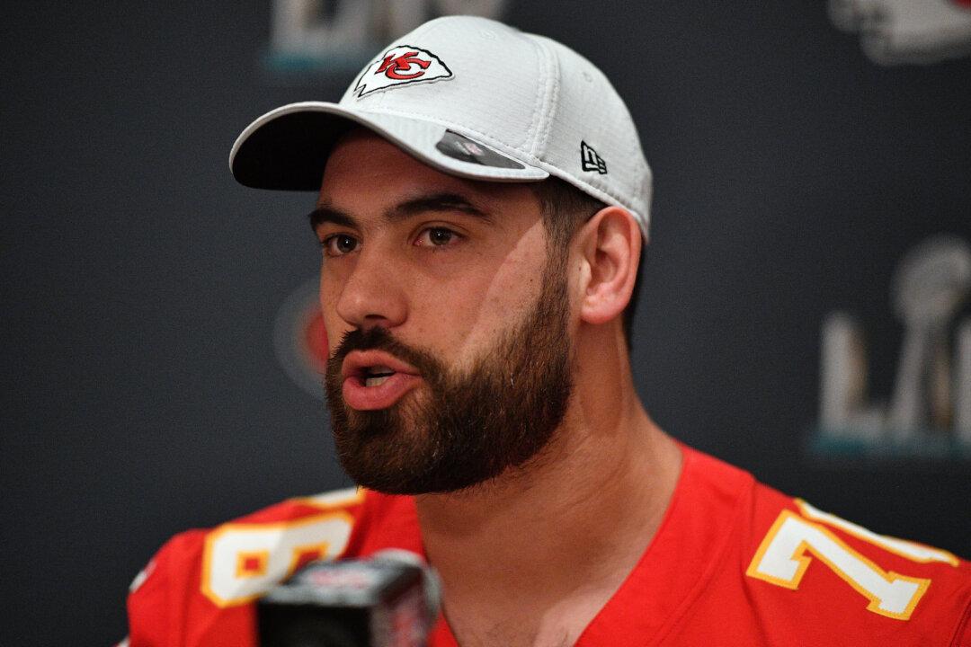 Canadian NFL Player With Medical Doctorate Returns to Front Line to Help Combat CCP Virus